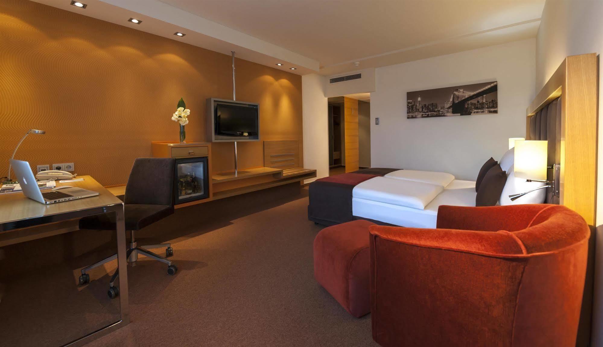 Dorint Main Taunus Zentrum Frankfurt Sulzbach 4*