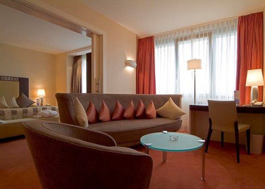 Dorint Main Taunus Zentrum Frankfurt Sulzbach 4*